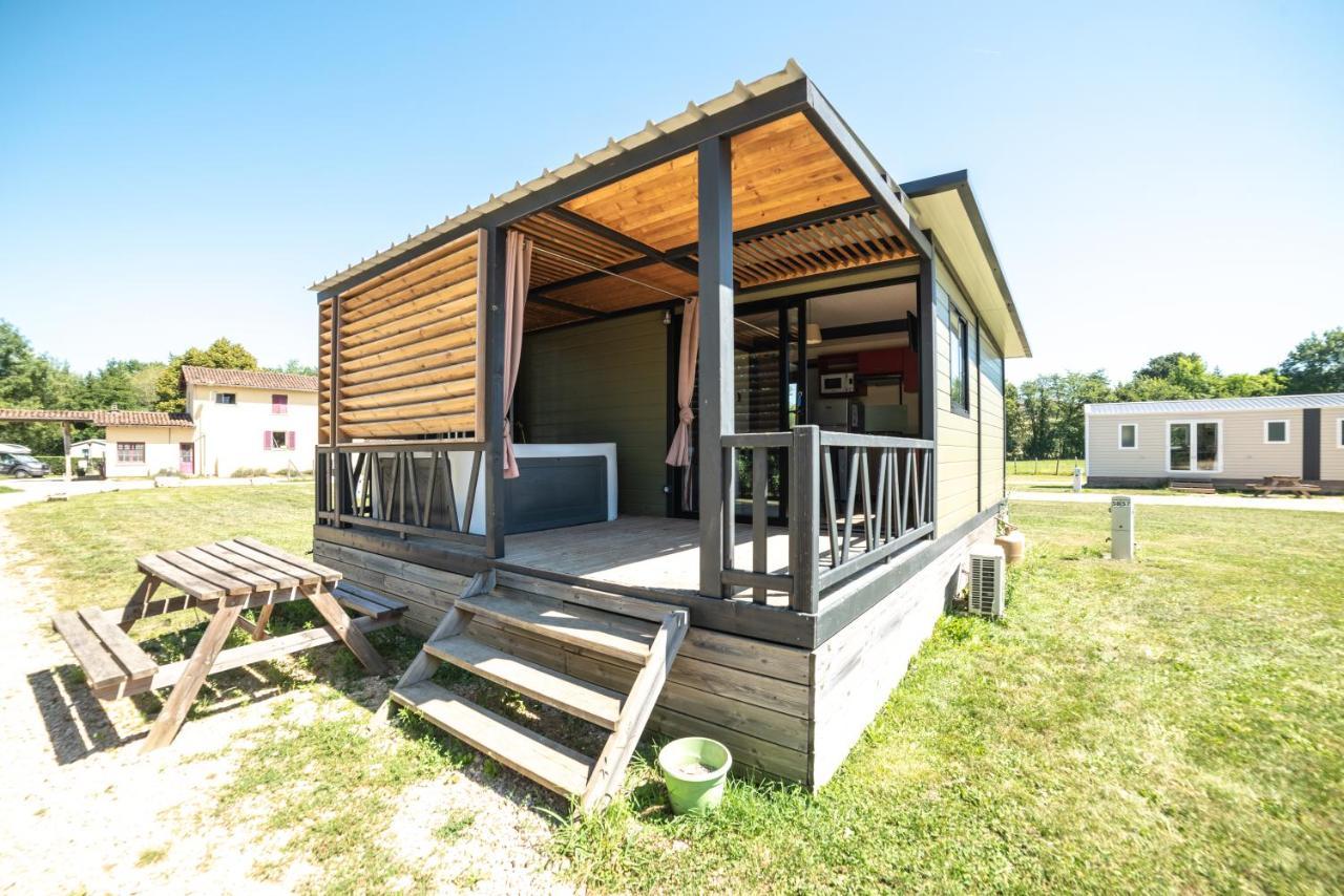 Camping Du Sevron Saint-Etienne-du-Bois  Exterior photo
